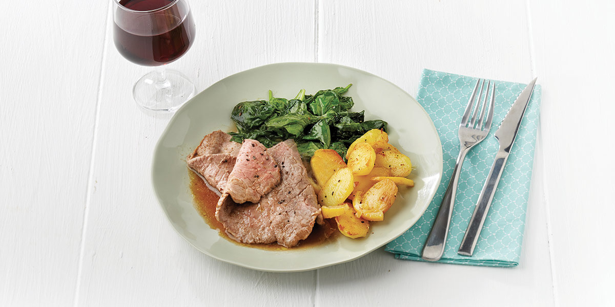 Tagliata de bœuf, pommes de terre rissolées au citron et épinards